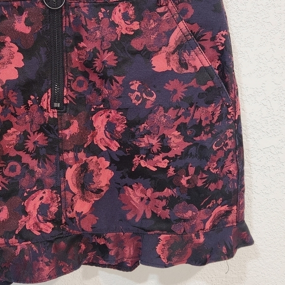 EXPRESS Women's Mini Skirt Red Blue Black Floral Ruffle Hem Zipper Size 2 - Picture 9 of 13